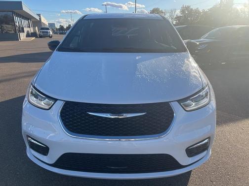 2025 Chrysler Pacifica Hybrid Select