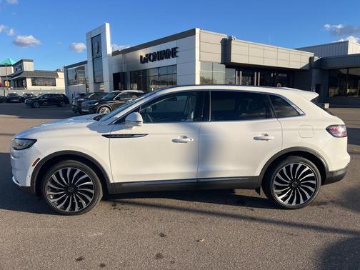 2022 Lincoln Nautilus Black Label