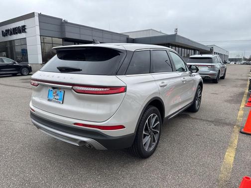 Ceramic Pearl Metallic Tinted Clearcoat 2023 Lincoln Corsair Standard