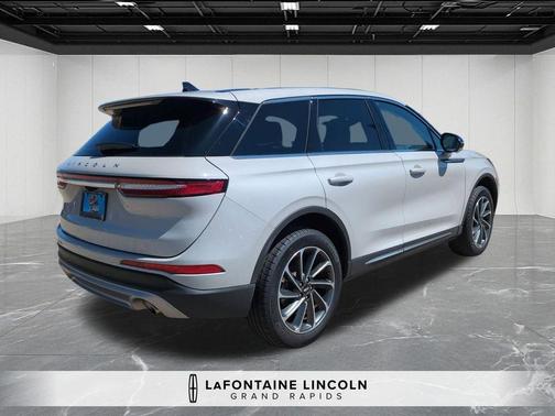 Ceramic Pearl Metallic Tinted Clearcoat 2023 Lincoln Corsair Standard