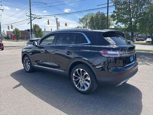 Infinite Black Metallic 2022 Lincoln Nautilus Reserve