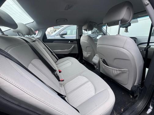 2016 Hyundai SONATA Hybrid SE