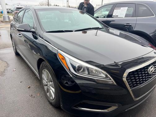 2016 Hyundai SONATA Hybrid SE