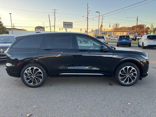 2024 Lincoln Nautilus Reserve