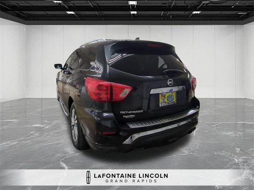 2020 Nissan Pathfinder SV