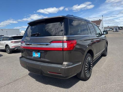 Chroma Molten Gold 2021 Lincoln Navigator Black Label