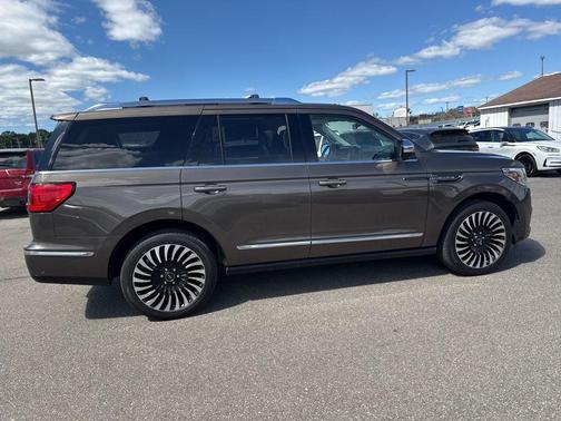 Chroma Molten Gold 2021 Lincoln Navigator Black Label