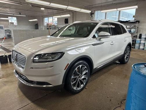 Pearl Metallic 2023 Lincoln Nautilus Reserve