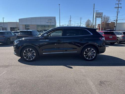 Infinite Black Metallic 2022 Lincoln Nautilus Reserve
