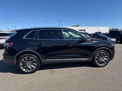 Infinite Black Metallic 2022 Lincoln Nautilus Reserve