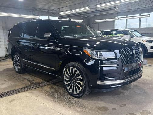 Infinite Black Metallic 2024 Lincoln Navigator Black Label