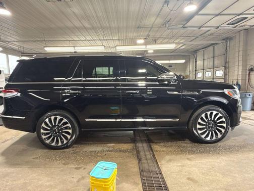 Infinite Black Metallic 2024 Lincoln Navigator Black Label