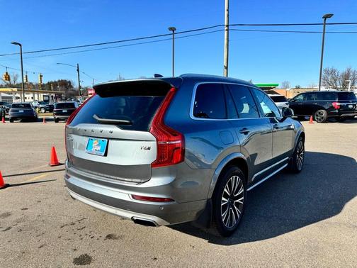 2020 Volvo XC90 T6 Momentum 7 Passenger
