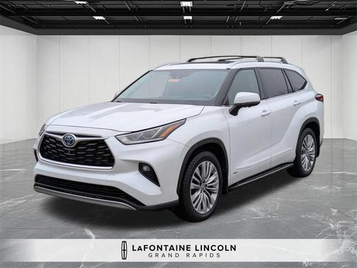 2023 Toyota Highlander Hybrid Platinum