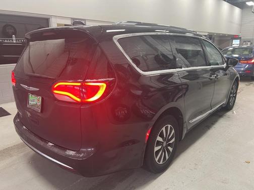 2020 Chrysler Pacifica Touring-L Plus