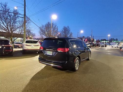 2020 Chrysler Pacifica Touring-L Plus