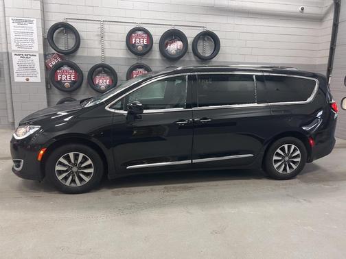 2020 Chrysler Pacifica Touring-L Plus