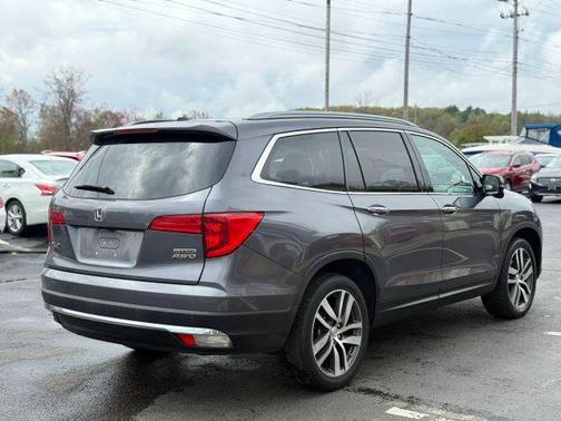 Gray 2017 Honda Pilot Touring