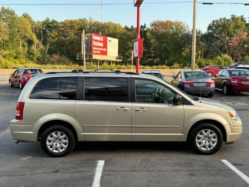 2010 Chrysler Town & Country LX