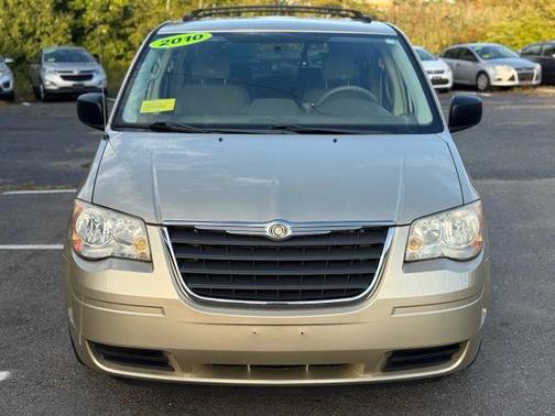 2010 Chrysler Town & Country LX
