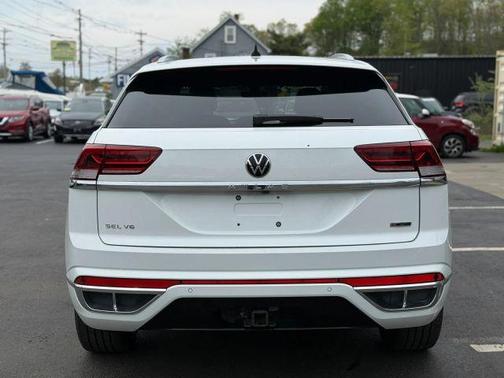 Pure White 2022 Volkswagen Atlas Cross Sport 3.6L V6 SEL R-Line
