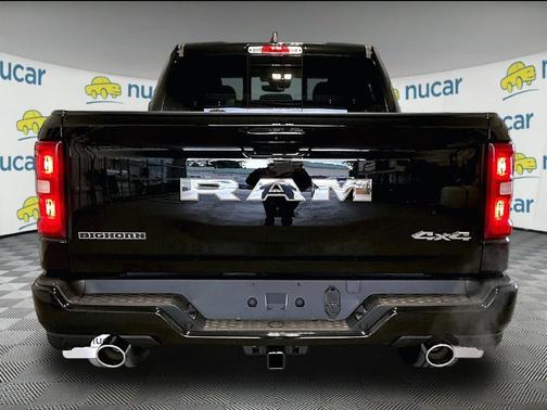 Diamond Black Crystal Pearl-Coat Exterior Paint 2026 RAM 1500 Big Horn