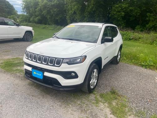 Bright White Clearcoat 2022 Jeep Compass Latitude