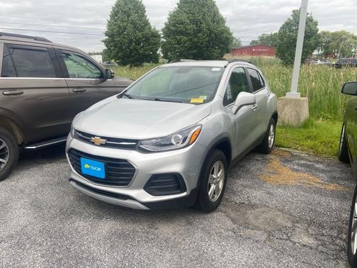 Silver Ice Metallic 2019 Chevrolet Trax LT