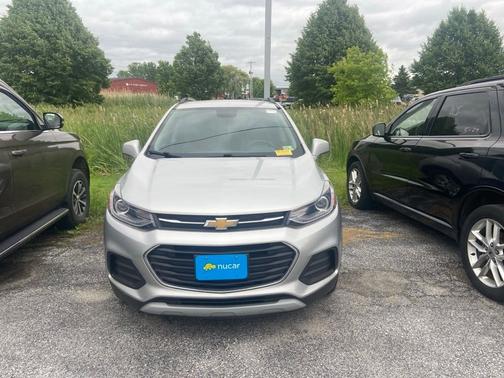 Silver Ice Metallic 2019 Chevrolet Trax LT