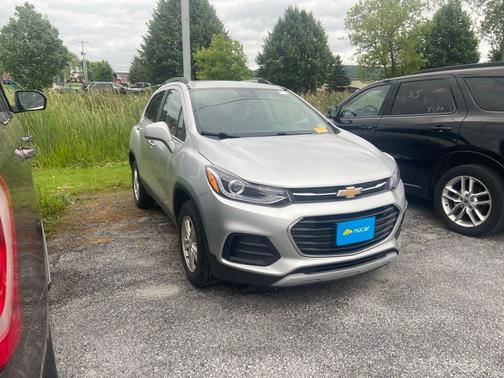 Silver Ice Metallic 2019 Chevrolet Trax LT