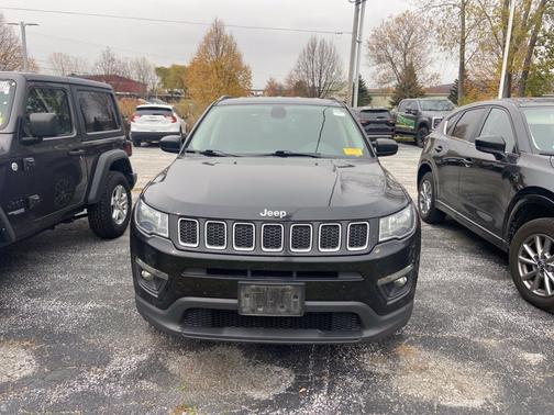 Diamond Black Crystal Pearlcoat 2020 Jeep Compass Latitude
