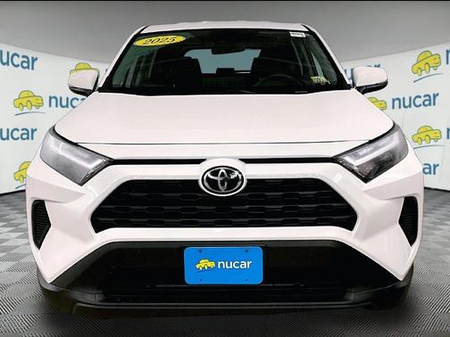 Ice 2025 Toyota RAV4 LE