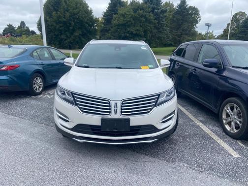 White Platinum Clearcoat Metallic 2015 Lincoln MKC Base