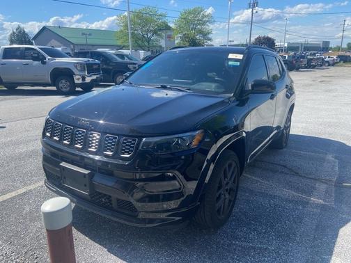 Diamond Black Crystal Pearlcoat 2024 Jeep Compass Limited