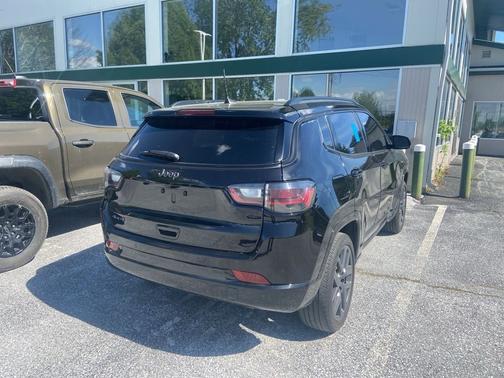 Diamond Black Crystal Pearlcoat 2024 Jeep Compass Limited