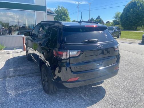 Diamond Black Crystal Pearlcoat 2024 Jeep Compass Limited