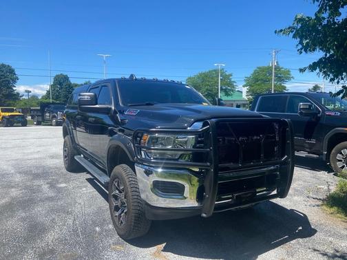 Diamond Black Crystal Pearlcoat 2024 RAM 2500 Tradesman