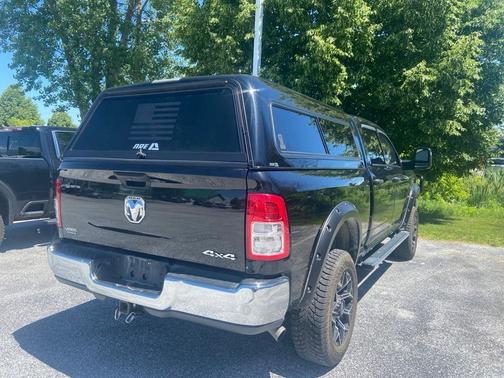 Diamond Black Crystal Pearlcoat 2024 RAM 2500 Tradesman