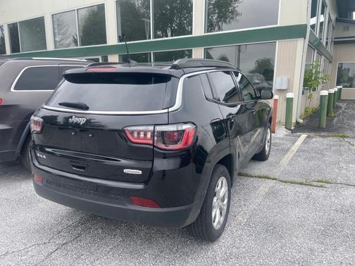 Diamond Black Crystal Pearlcoat 2024 Jeep Compass Latitude