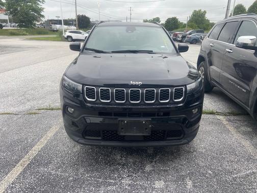 Diamond Black Crystal Pearlcoat 2024 Jeep Compass Latitude