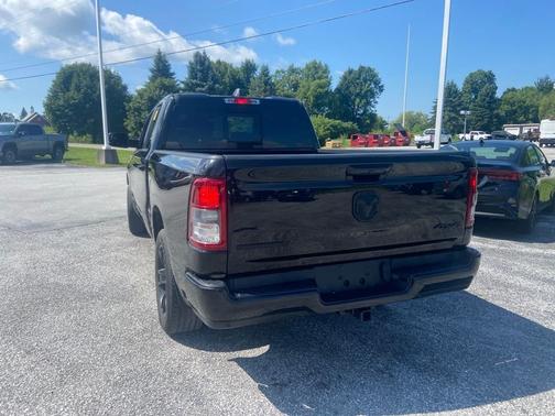 Diamond Black Crystal Pearlcoat 2022 RAM 1500 Big Horn/Lone Star