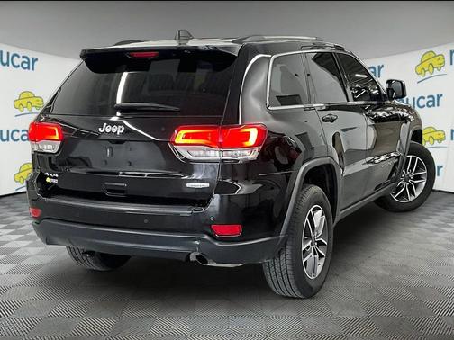 Diamond Black Crystal Pearlcoat 2020 Jeep Grand Cherokee Laredo
