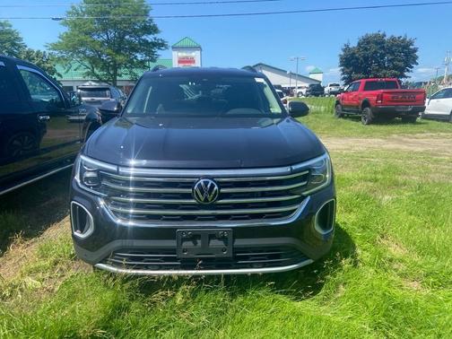 Black 2025 Volkswagen Atlas 2.0T SE w/Technology