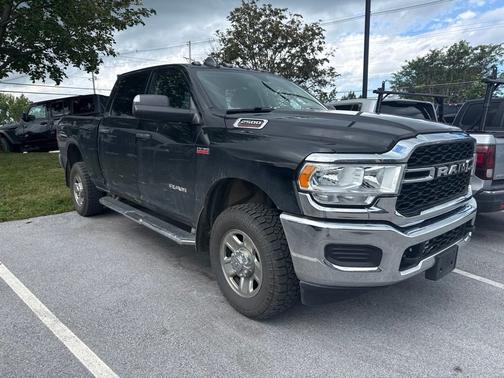 Diamond Black Crystal Pearlcoat 2020 RAM 2500 Tradesman