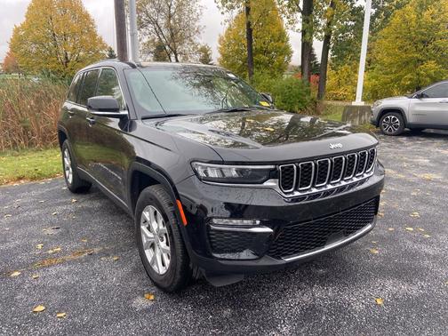 Diamond Black Crystal Pearlcoat 2024 Jeep Grand Cherokee Limited