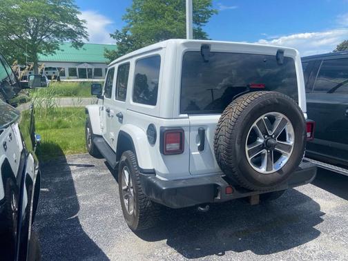 Bright White Clearcoat 2021 Jeep Wrangler Unlimited Sahara