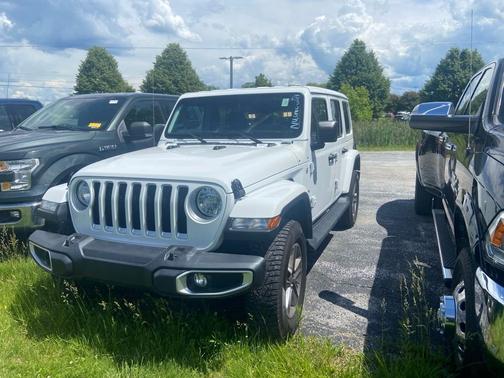 Bright White Clearcoat 2021 Jeep Wrangler Unlimited Sahara