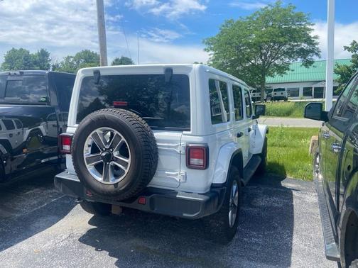 Bright White Clearcoat 2021 Jeep Wrangler Unlimited Sahara