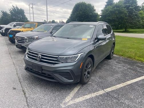 Platinum Gray Metallic 2024 Volkswagen Tiguan 2.0T SE