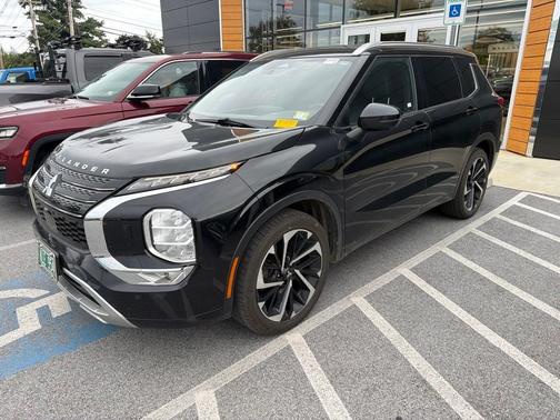 Black 2022 Mitsubishi Outlander SEL
